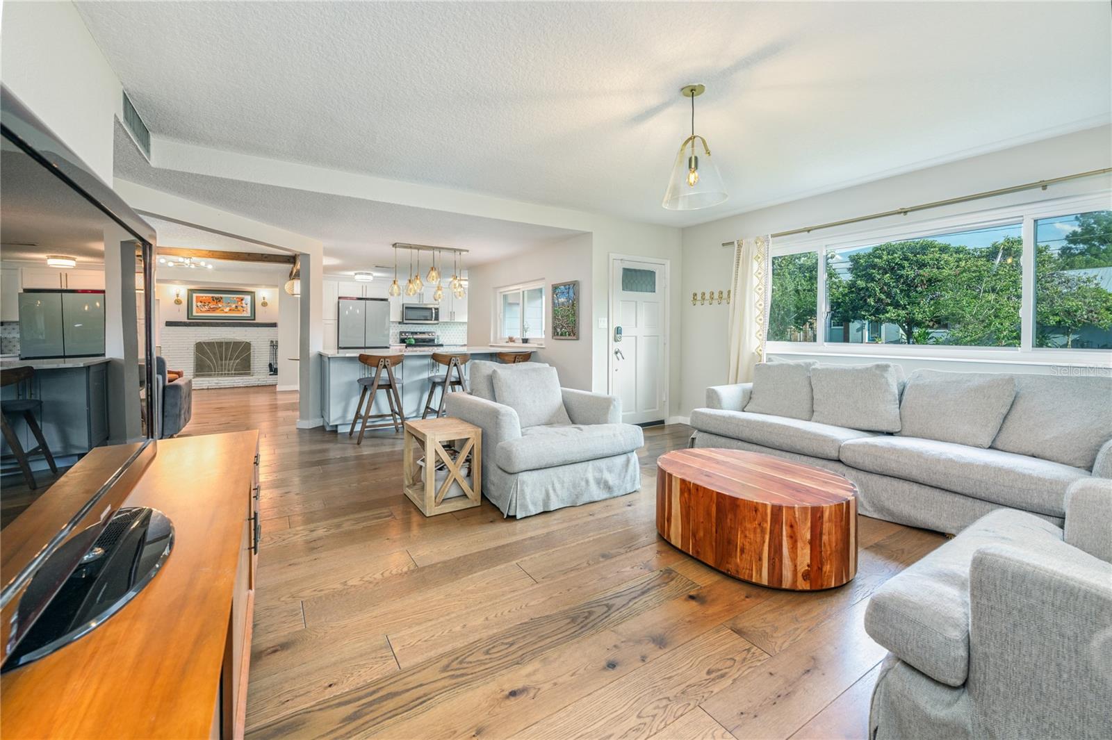 821 BRIERCLIFF DRIVE