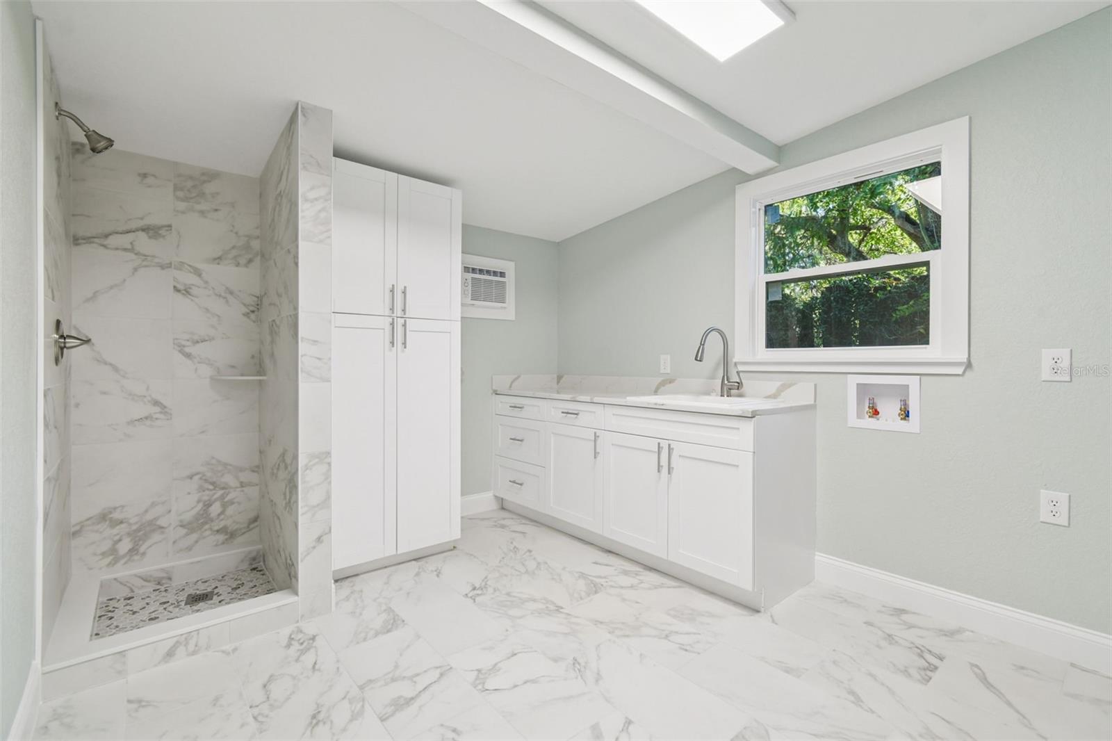 COUNTRY CLUB ESTATES SUB - Residential