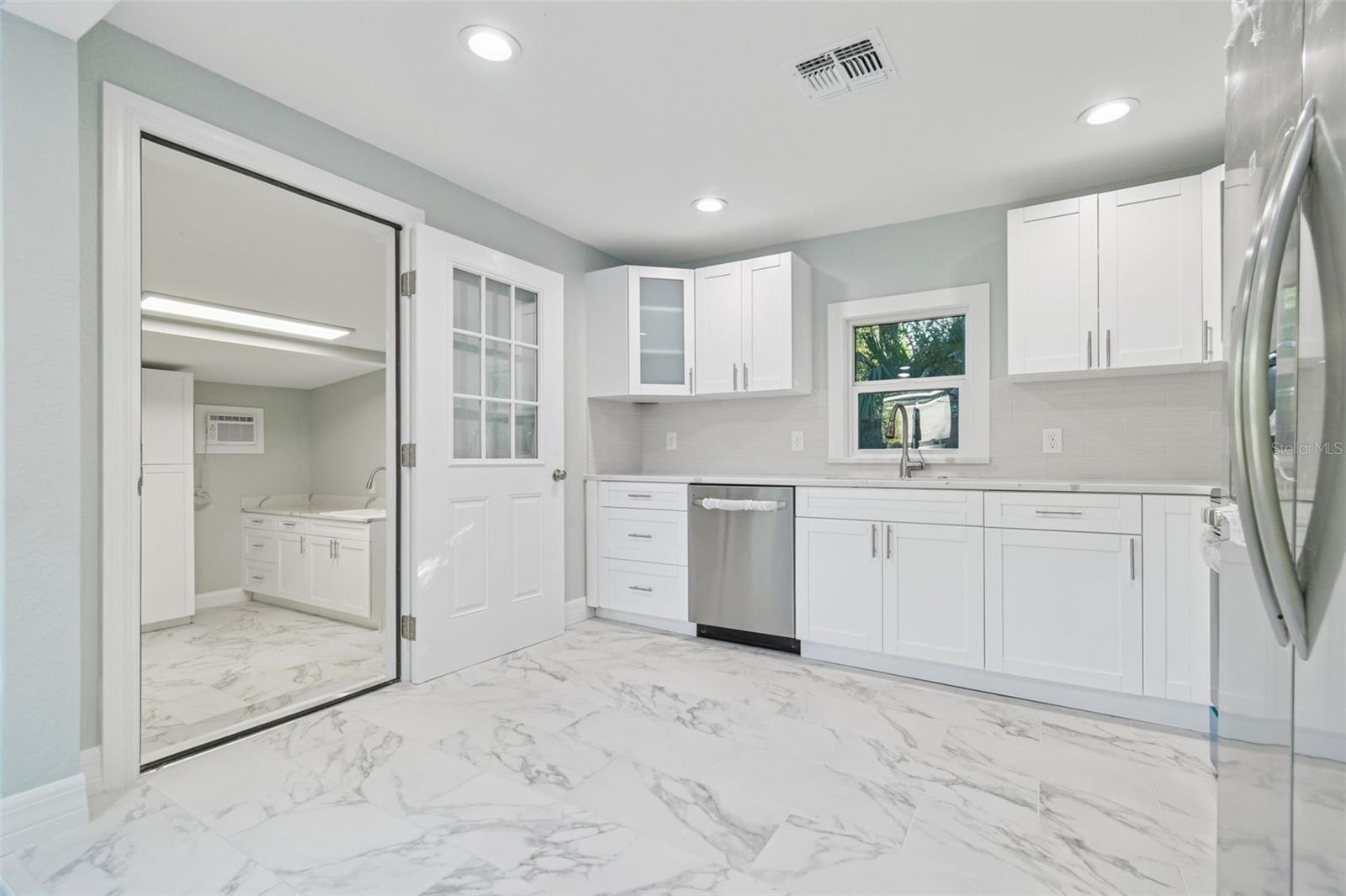 COUNTRY CLUB ESTATES SUB - Residential