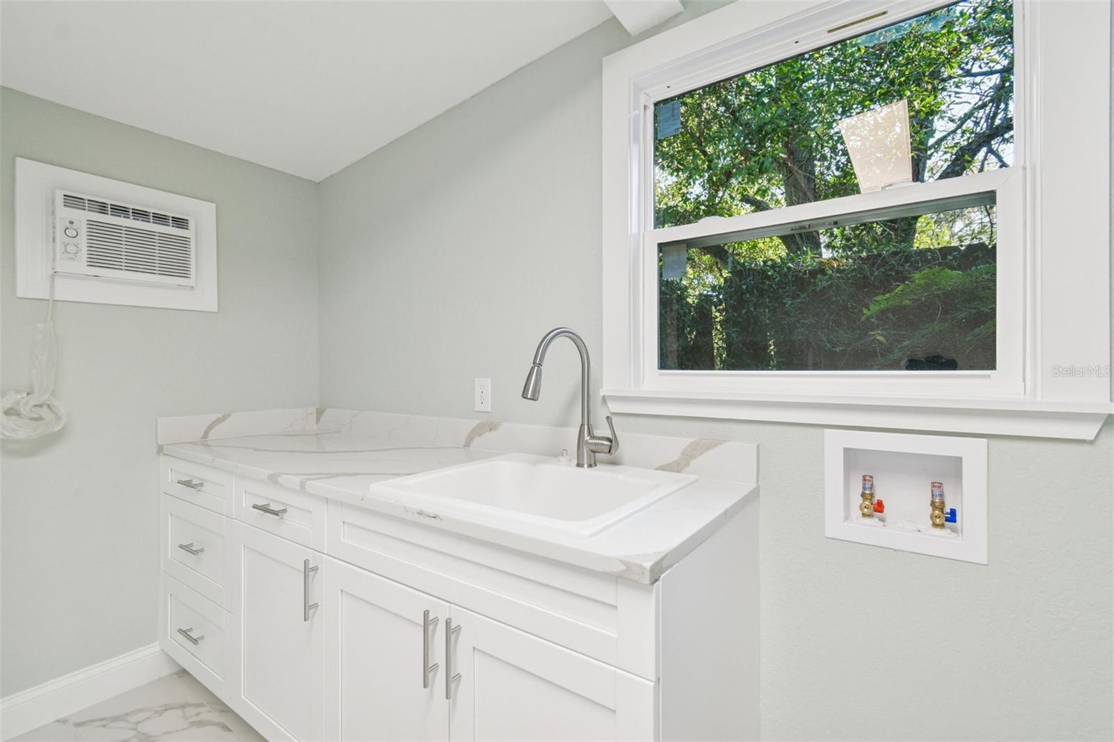 COUNTRY CLUB ESTATES SUB - Residential