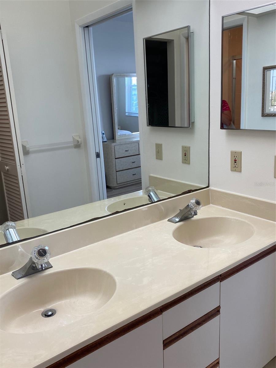 HARBOURSIDE CONDO - Residential Lease