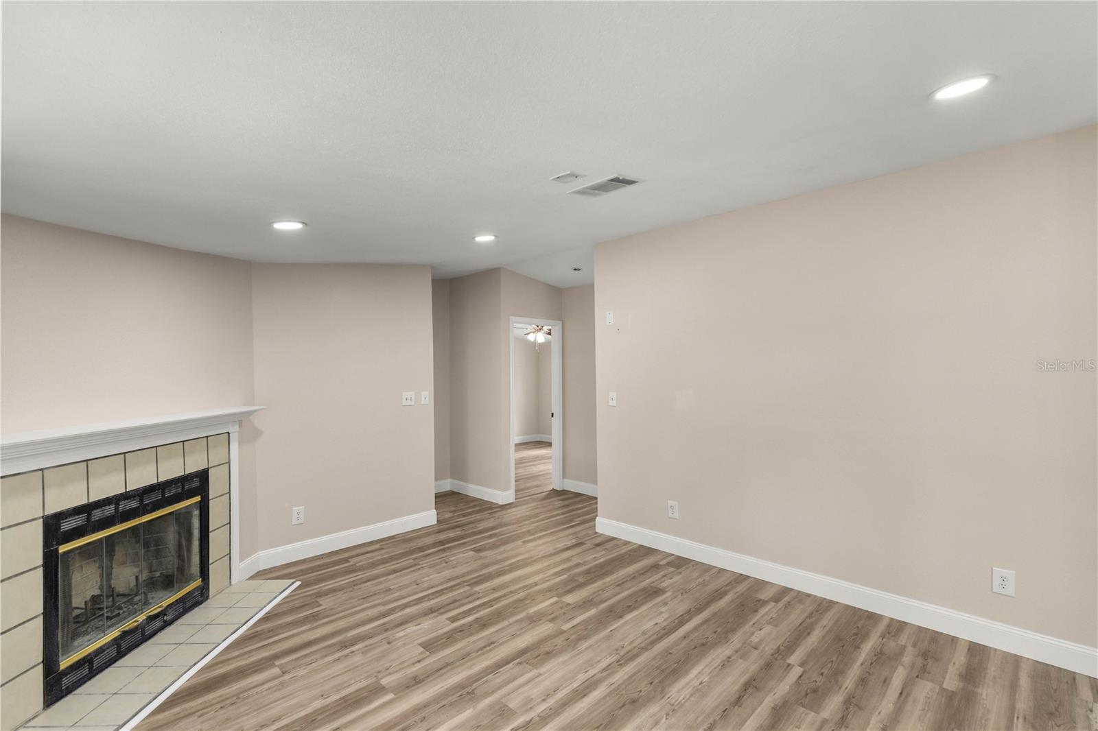 LAKE WEIR SHORES - Residential