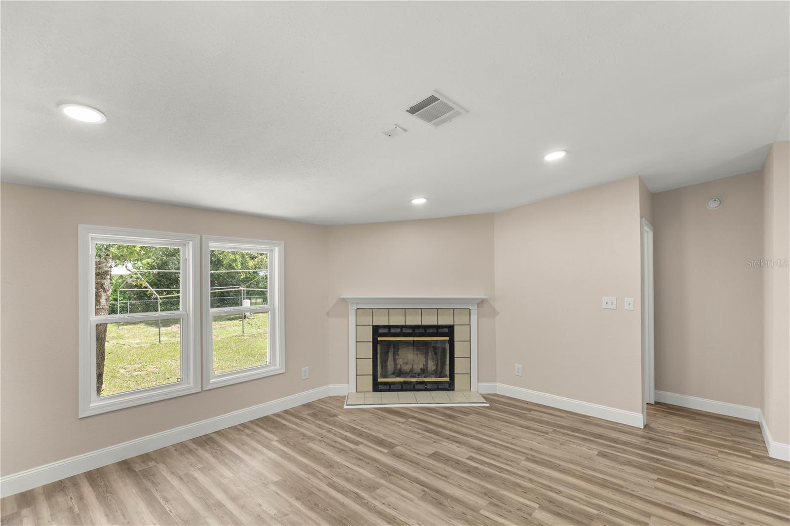 LAKE WEIR SHORES - Residential