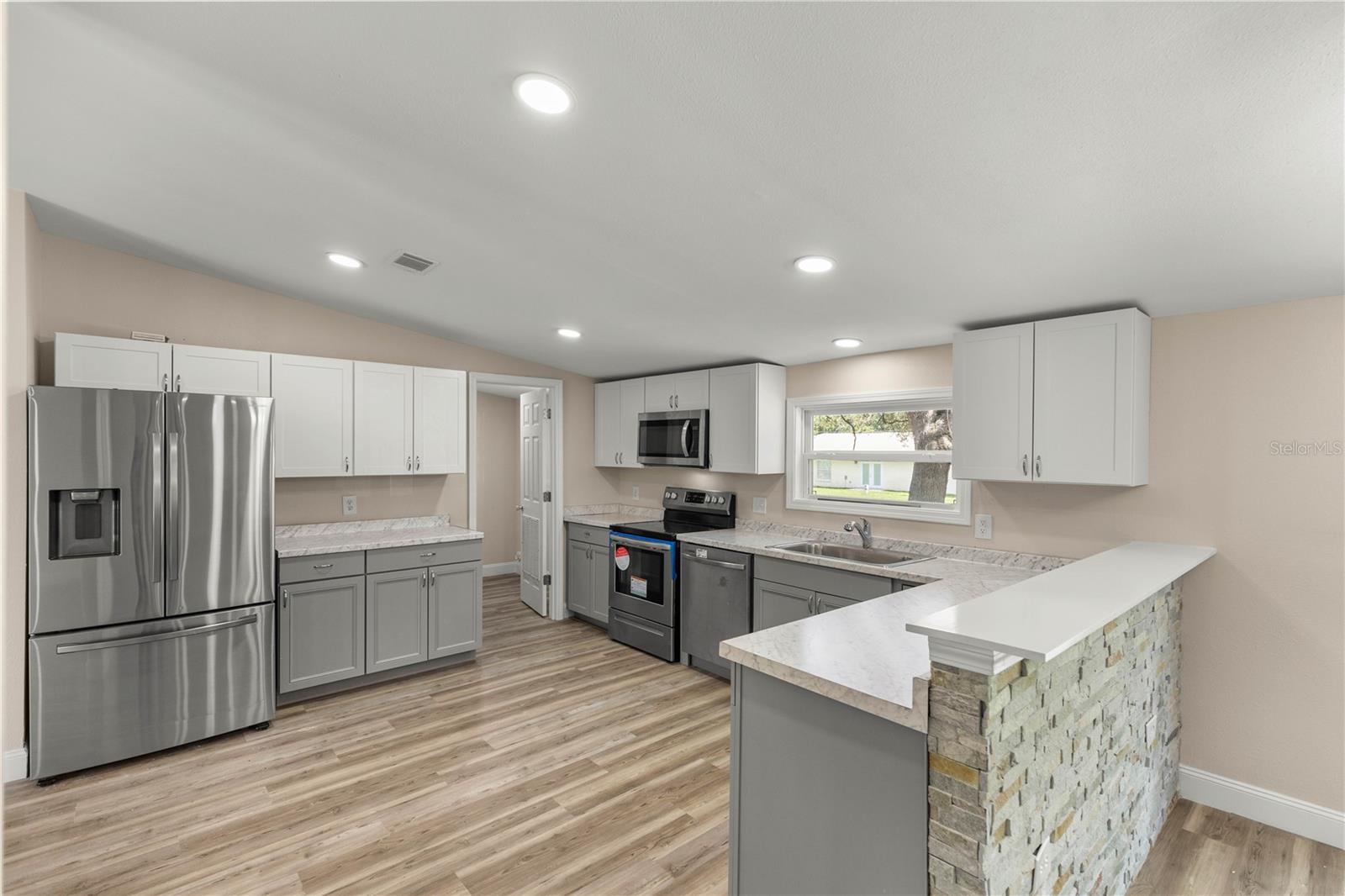 LAKE WEIR SHORES - Residential