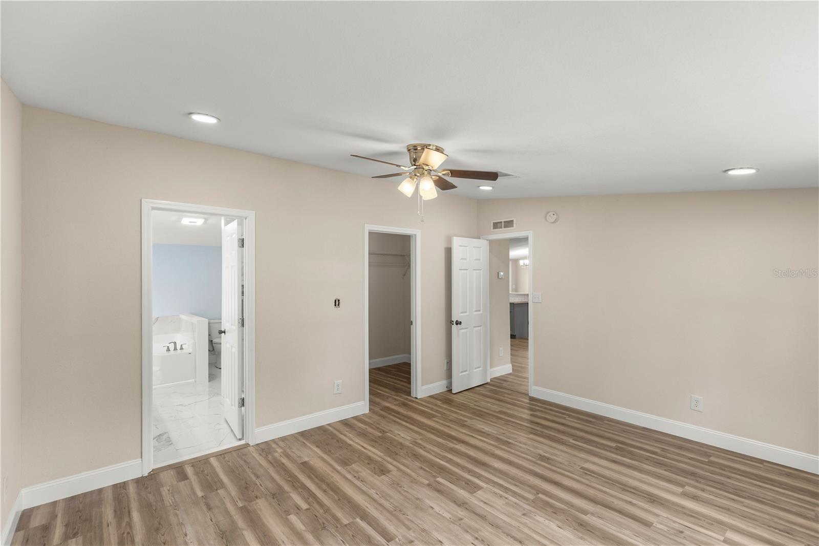 LAKE WEIR SHORES - Residential