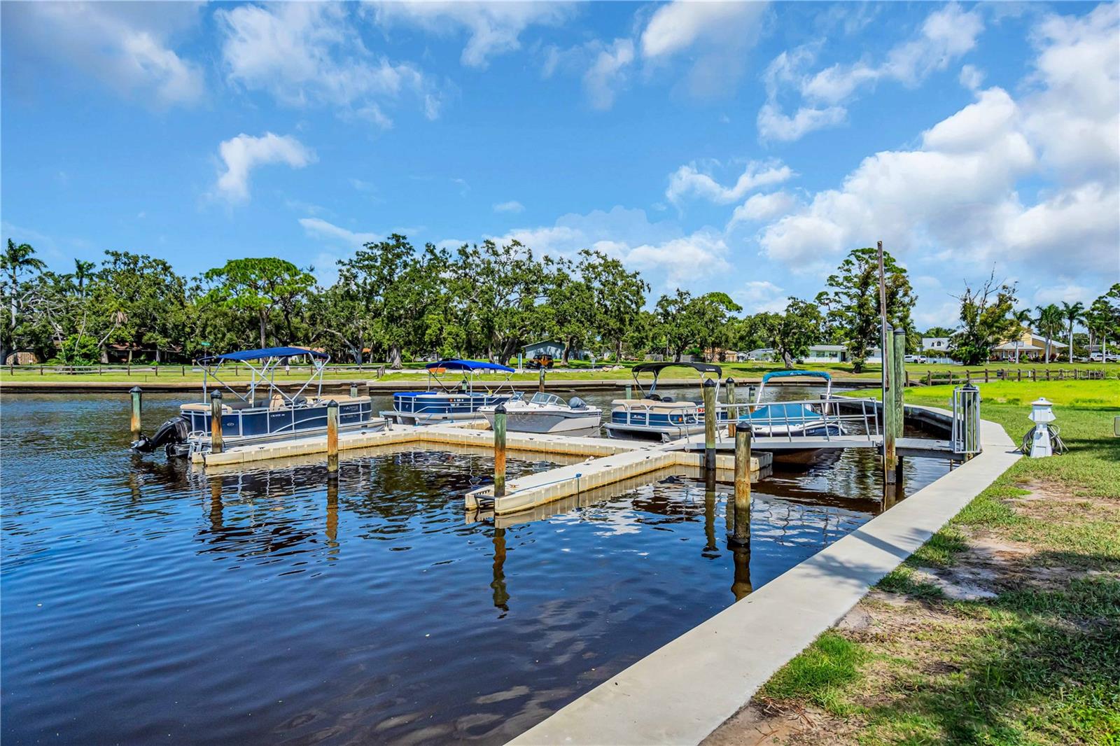 PALMA SOLA PARK - Residential