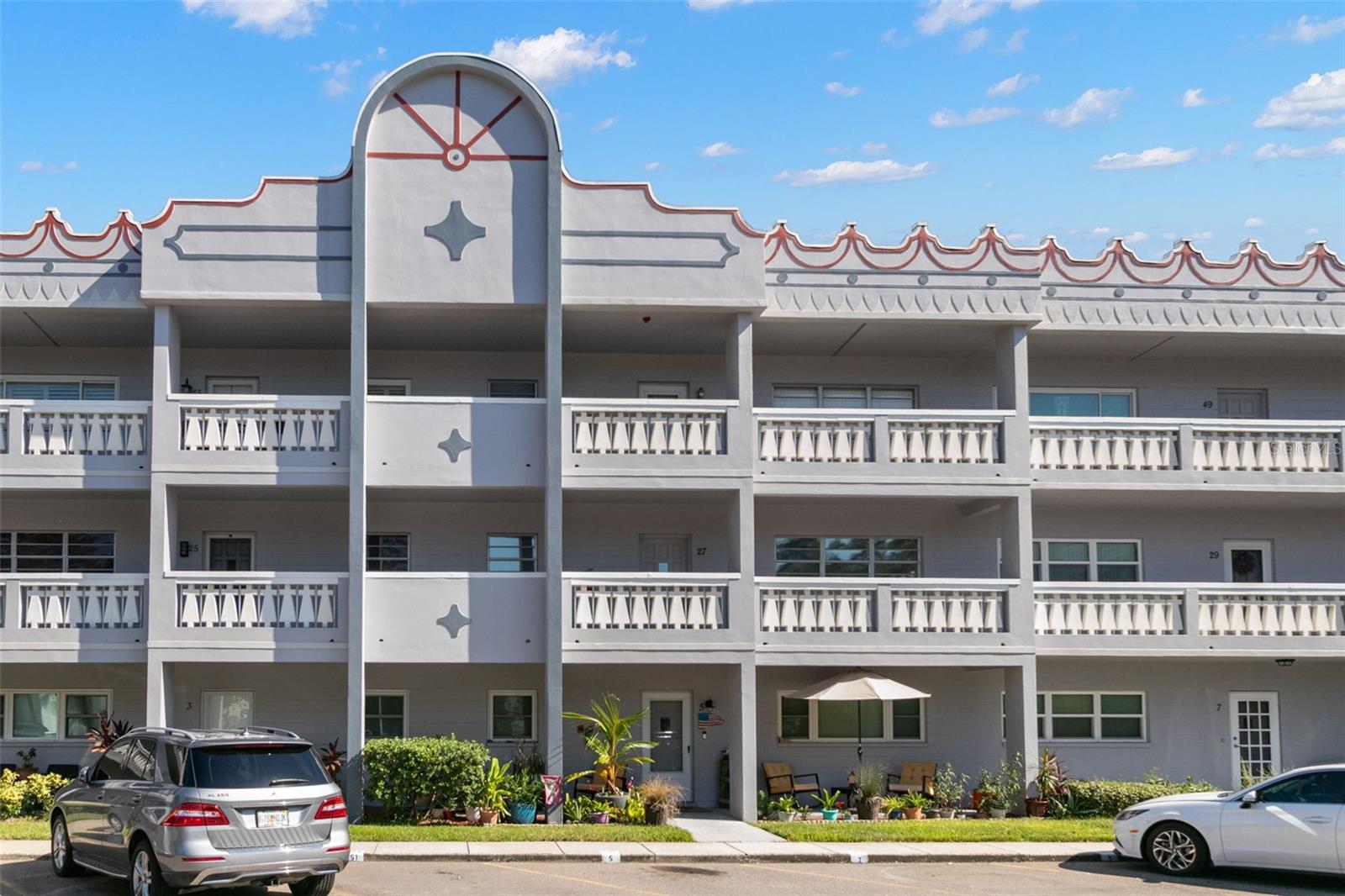 2295 AMERICUS BOULEVARD E 27