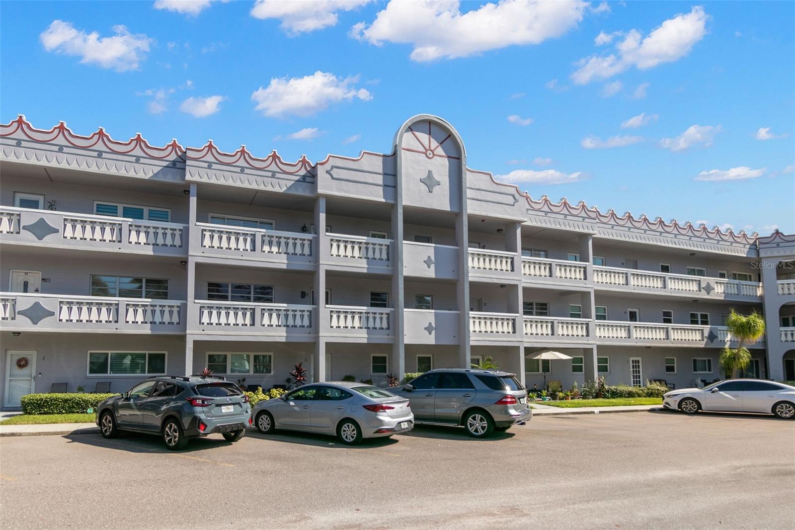 2295 AMERICUS BOULEVARD E 27