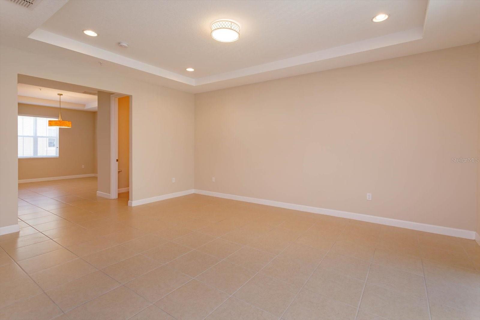 GRANDE OAKS AT HEATHROW - Residential Lease