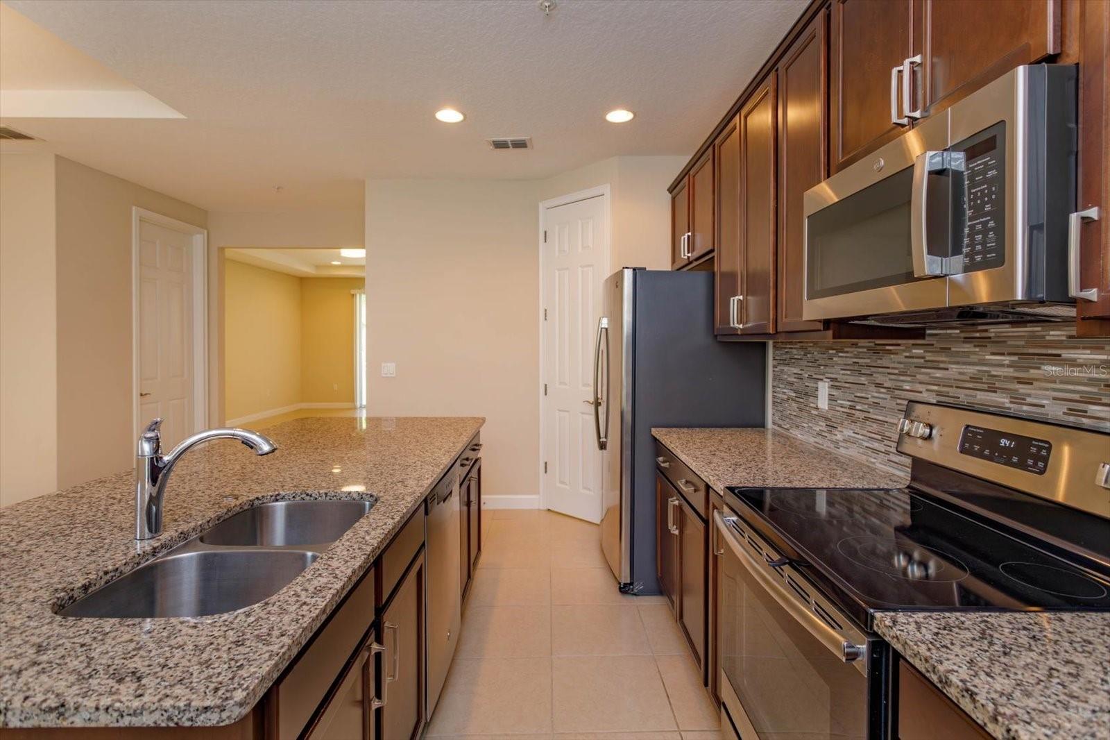 GRANDE OAKS AT HEATHROW - Residential Lease