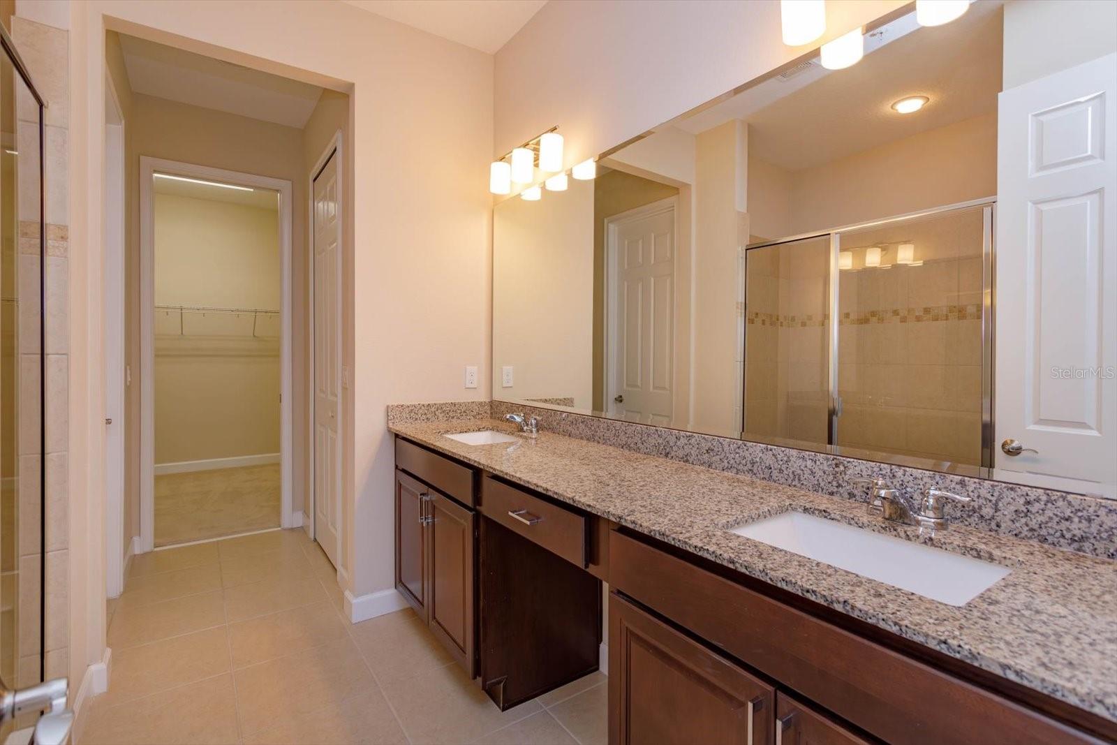 GRANDE OAKS AT HEATHROW - Residential Lease