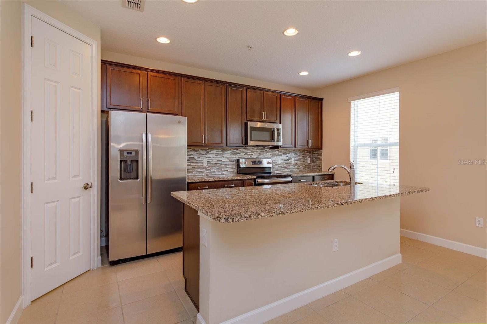 GRANDE OAKS AT HEATHROW - Residential Lease