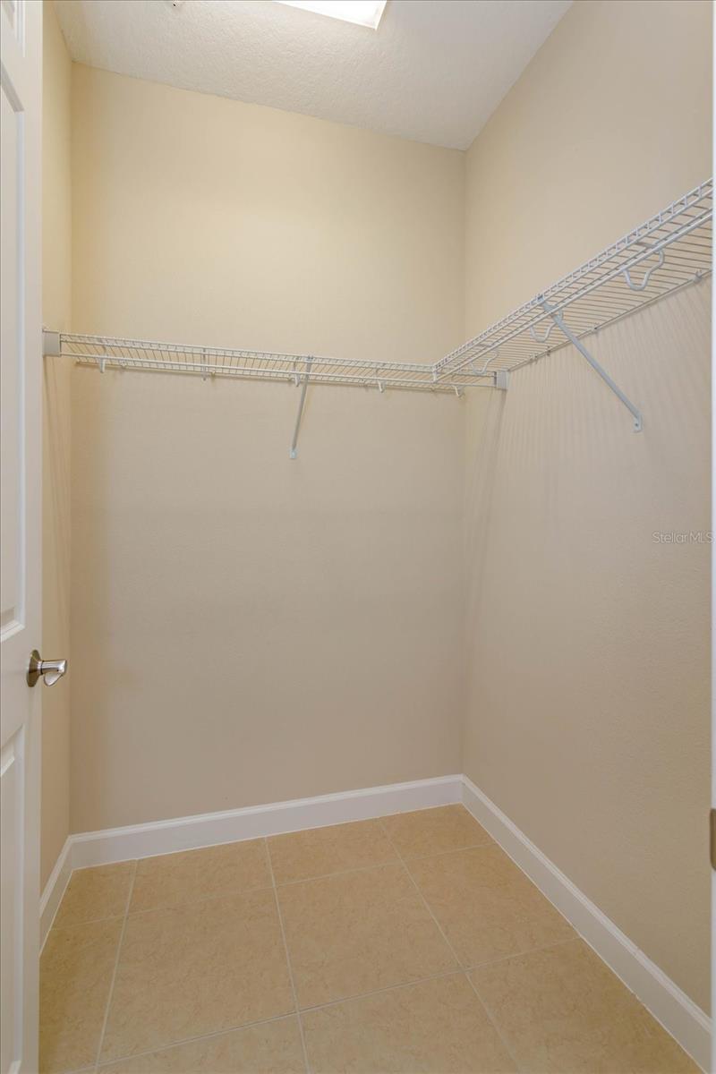 GRANDE OAKS AT HEATHROW - Residential Lease