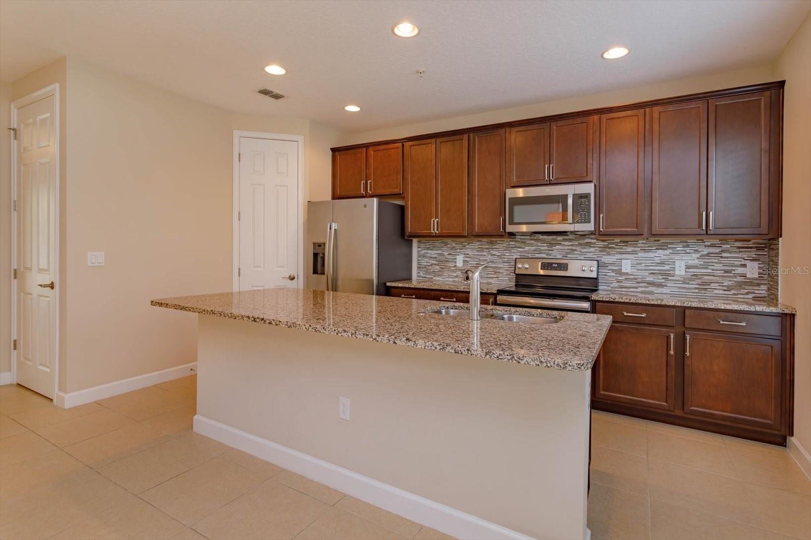 GRANDE OAKS AT HEATHROW - Residential Lease