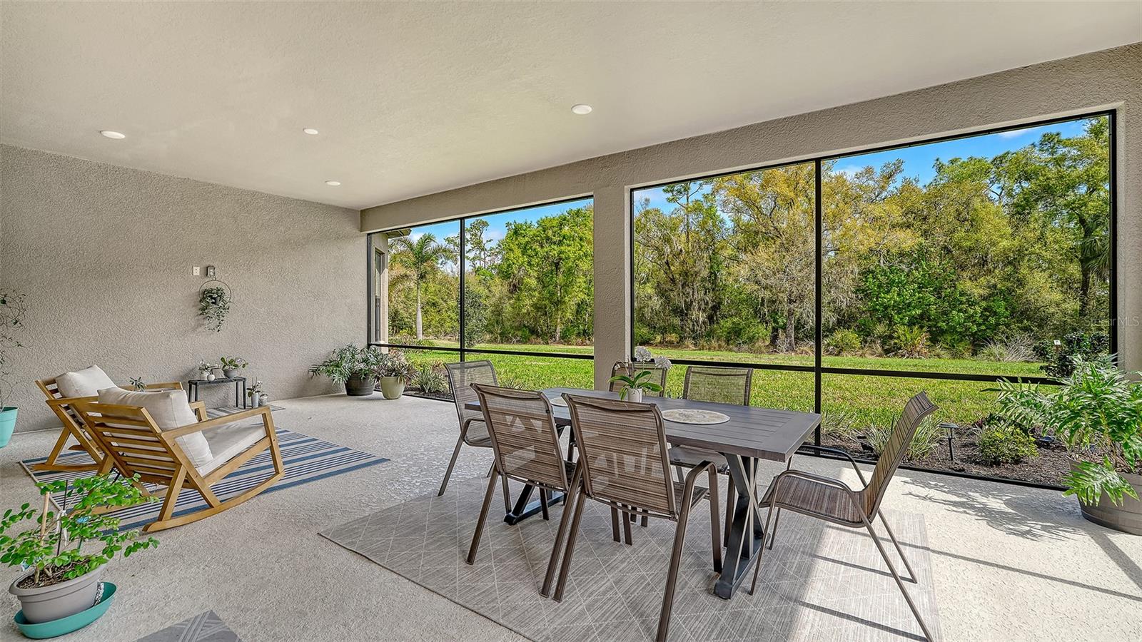 AZARIO ESPLANADE - Residential