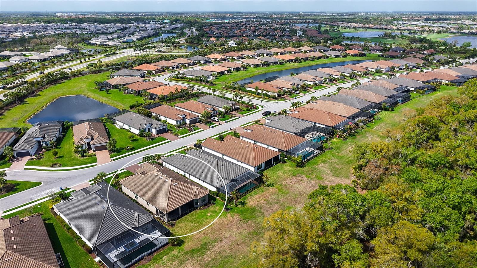 AZARIO ESPLANADE - Residential