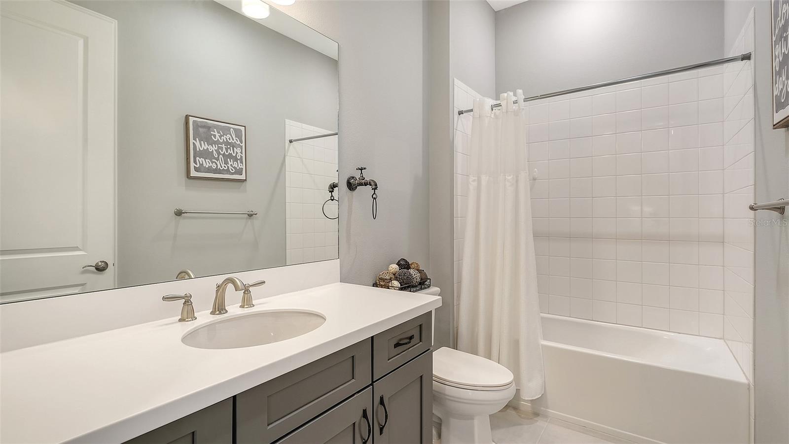 AZARIO ESPLANADE - Residential