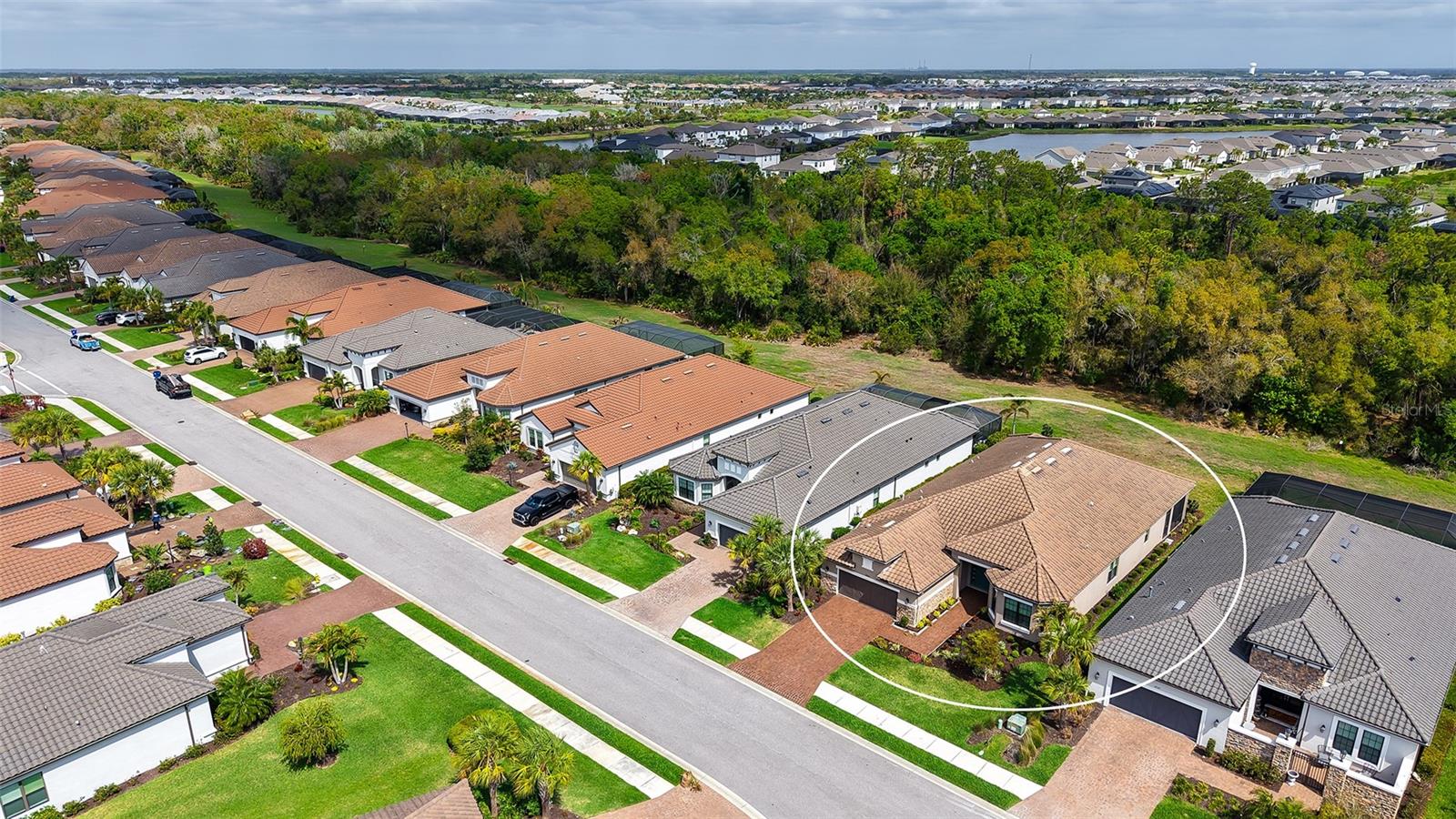 AZARIO ESPLANADE - Residential