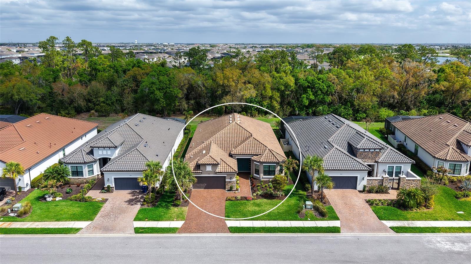 AZARIO ESPLANADE - Residential