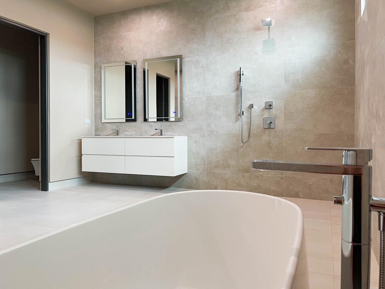 DORADO COUNTRY ESTATES - Residential