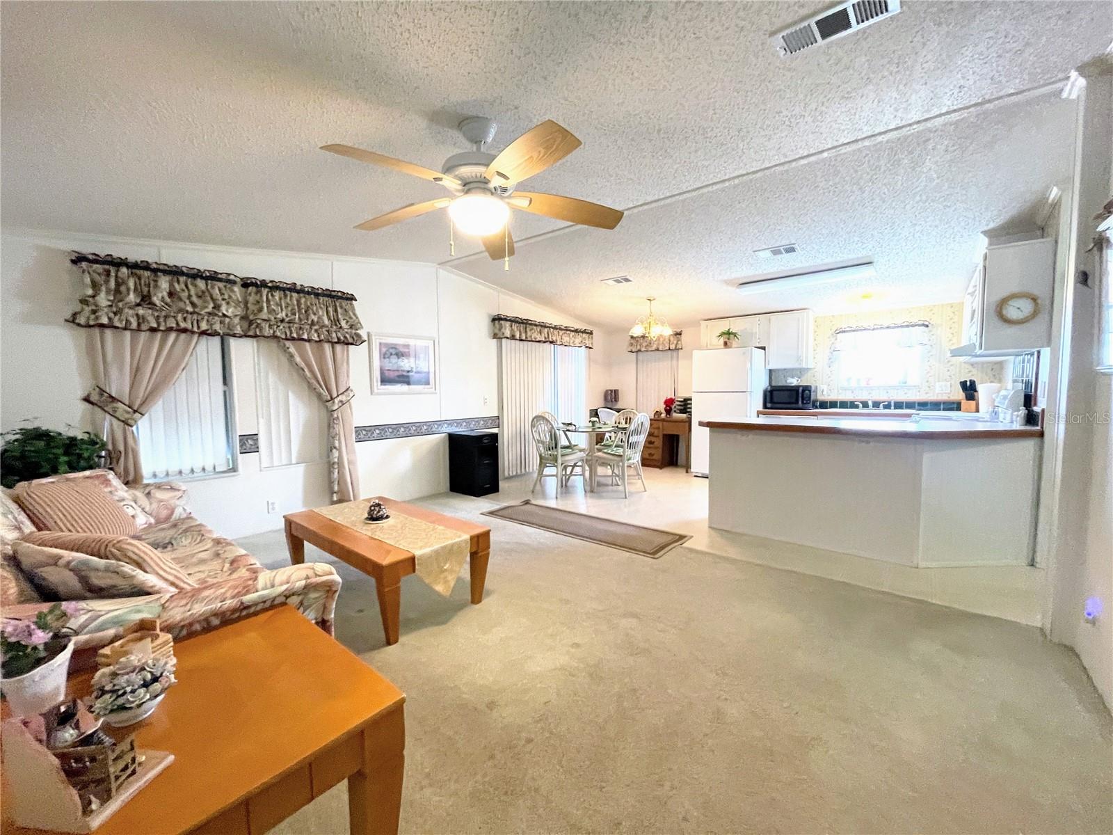 COUNTRY CLUB ESTATES - Residential