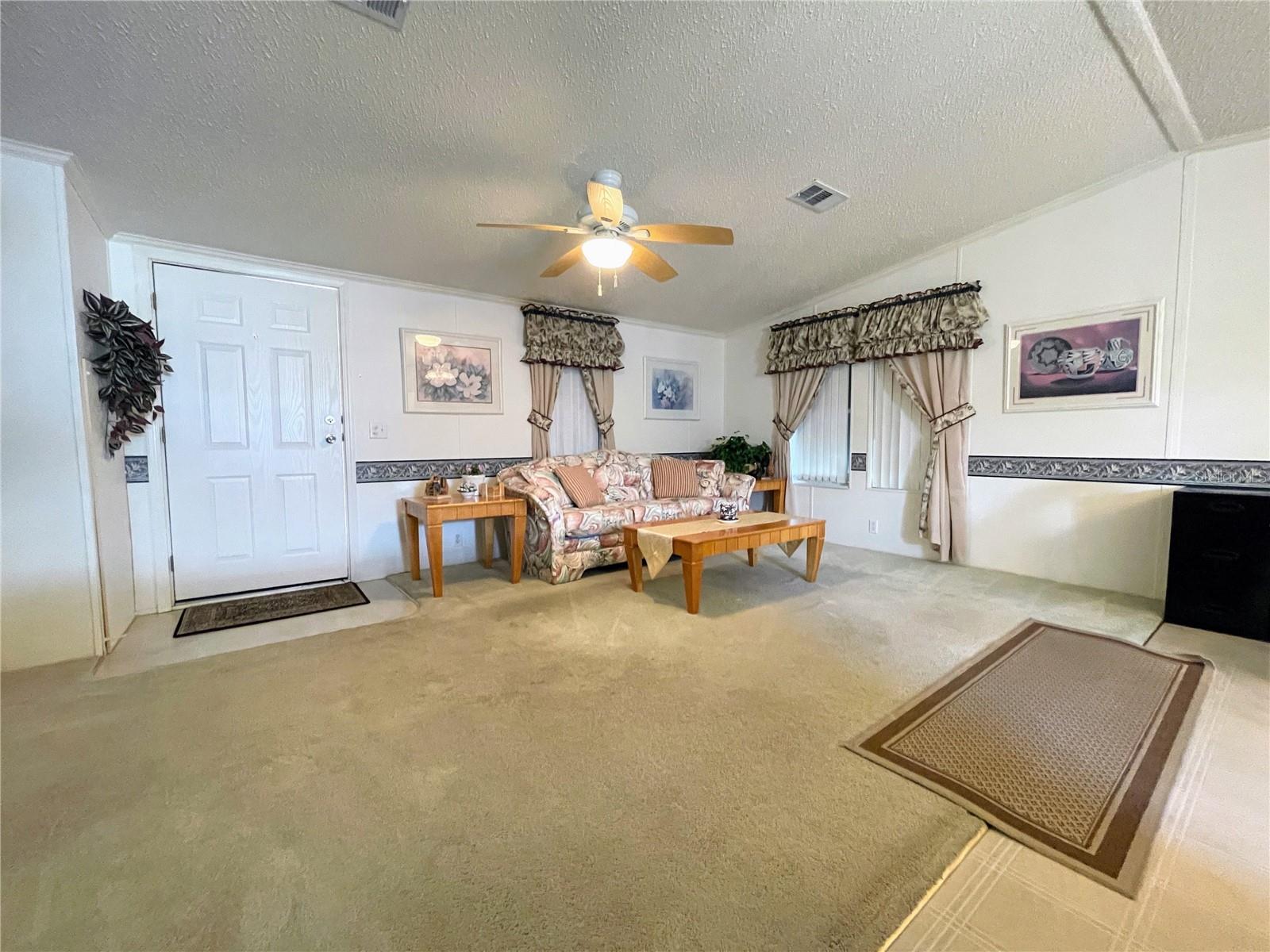 COUNTRY CLUB ESTATES - Residential