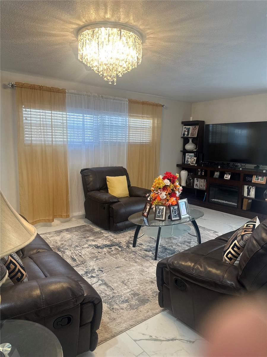 BEL AIRE WOODS EIGHTH ADD - Residential