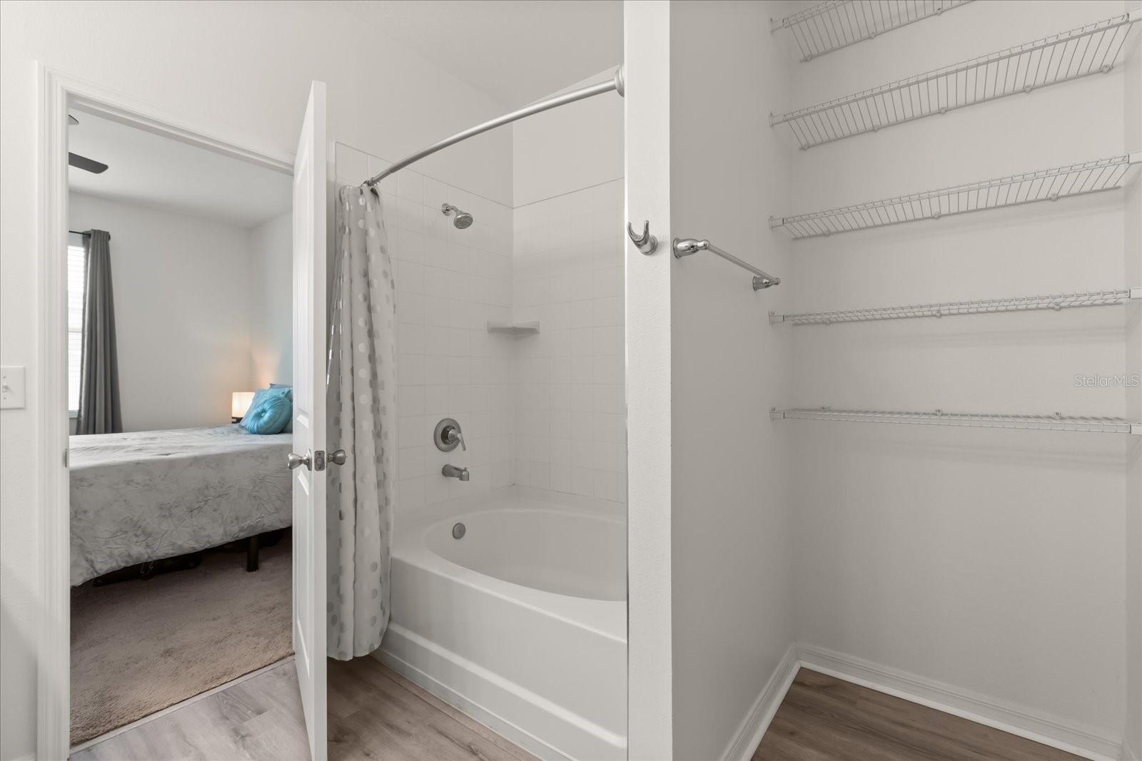 RESERVE/LK RDG - Residential Lease