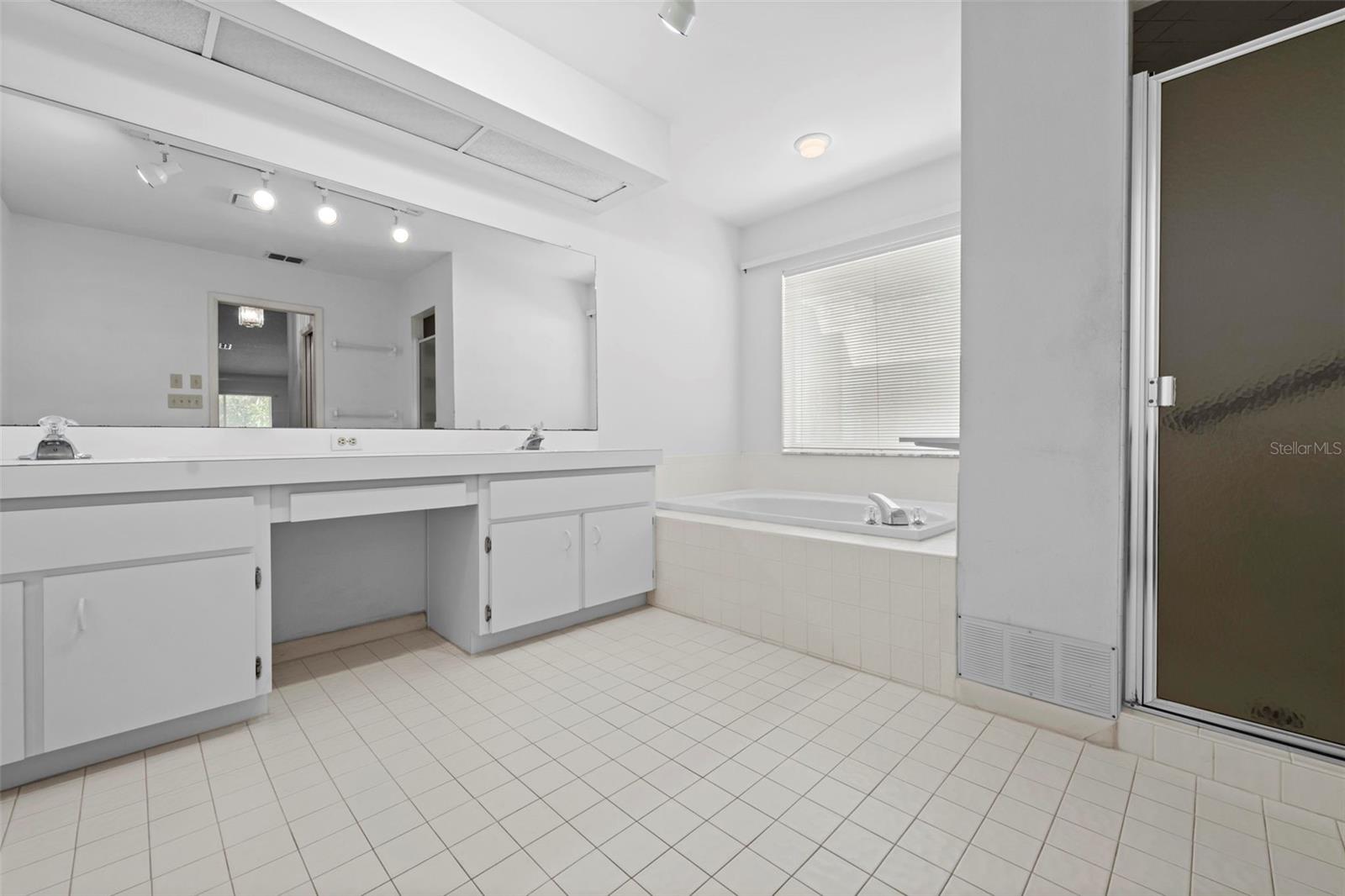 AUTUMN OAKS - Residential