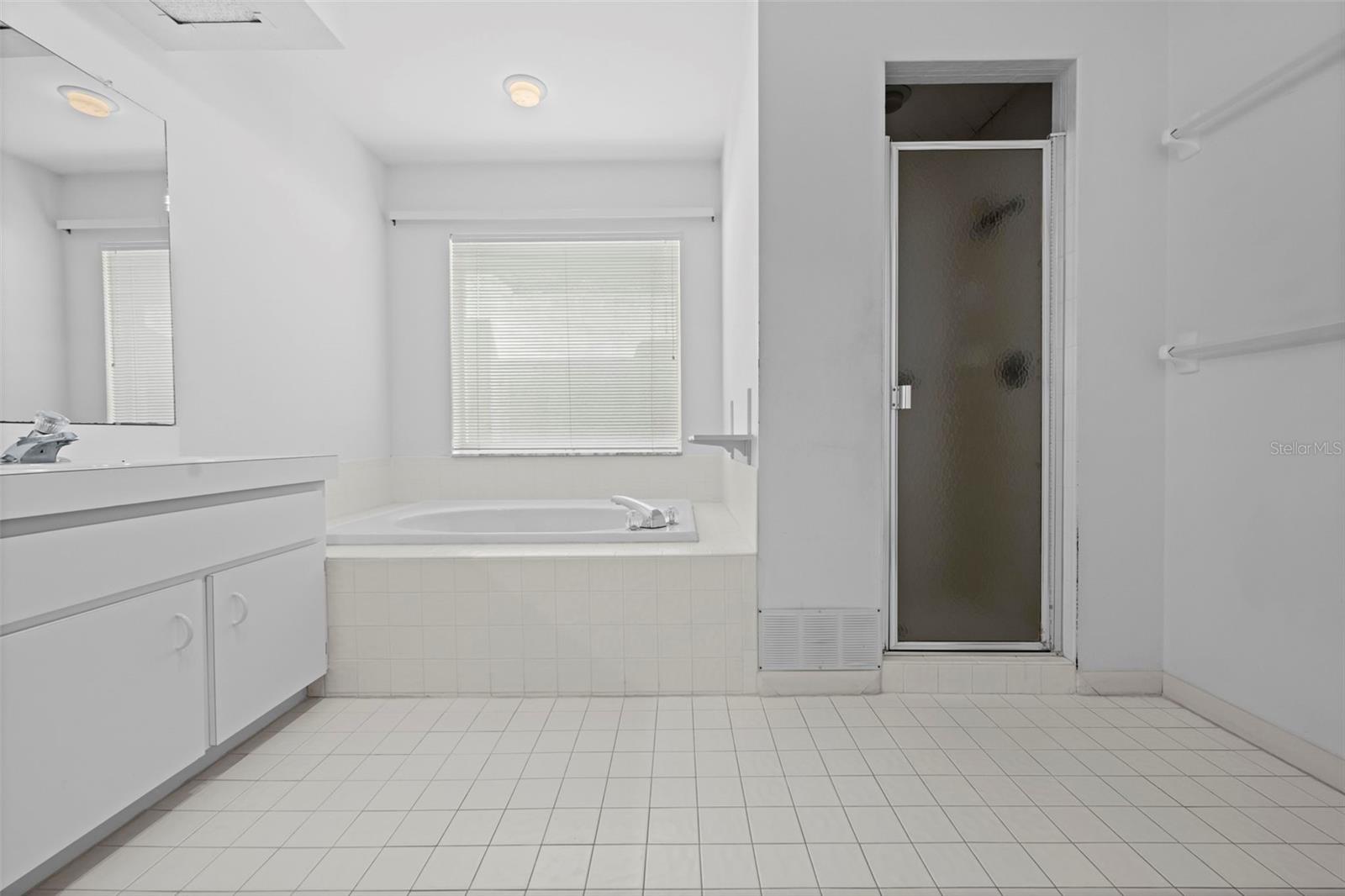 AUTUMN OAKS - Residential