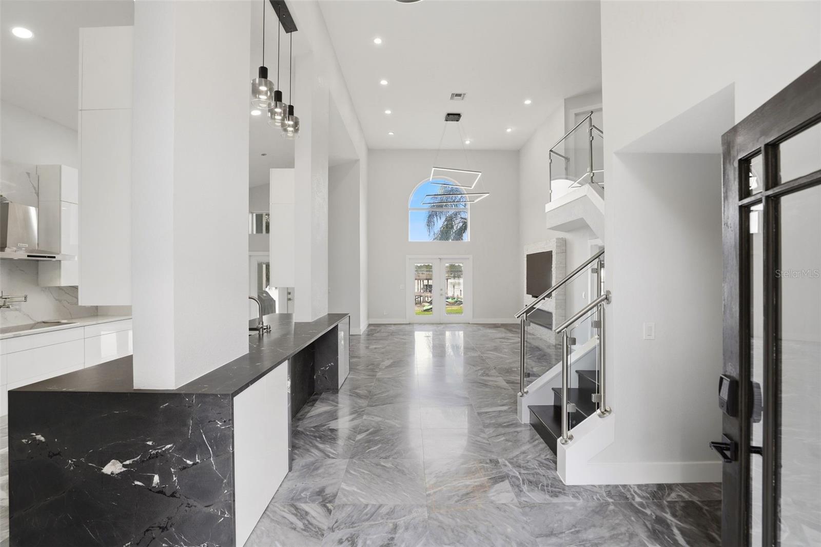 673 LAKE HARBOR CIRCLE