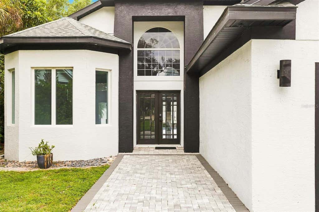 Photo of 673 Lake Harbor Circle, Orlando, FL 32809 (MLS # O6430349)