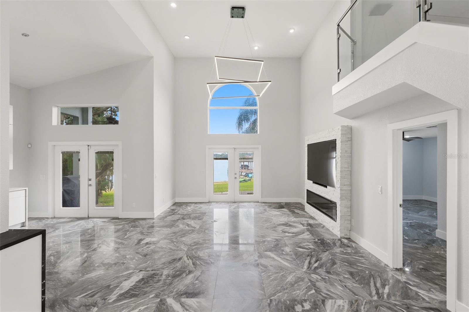 673 LAKE HARBOR CIRCLE