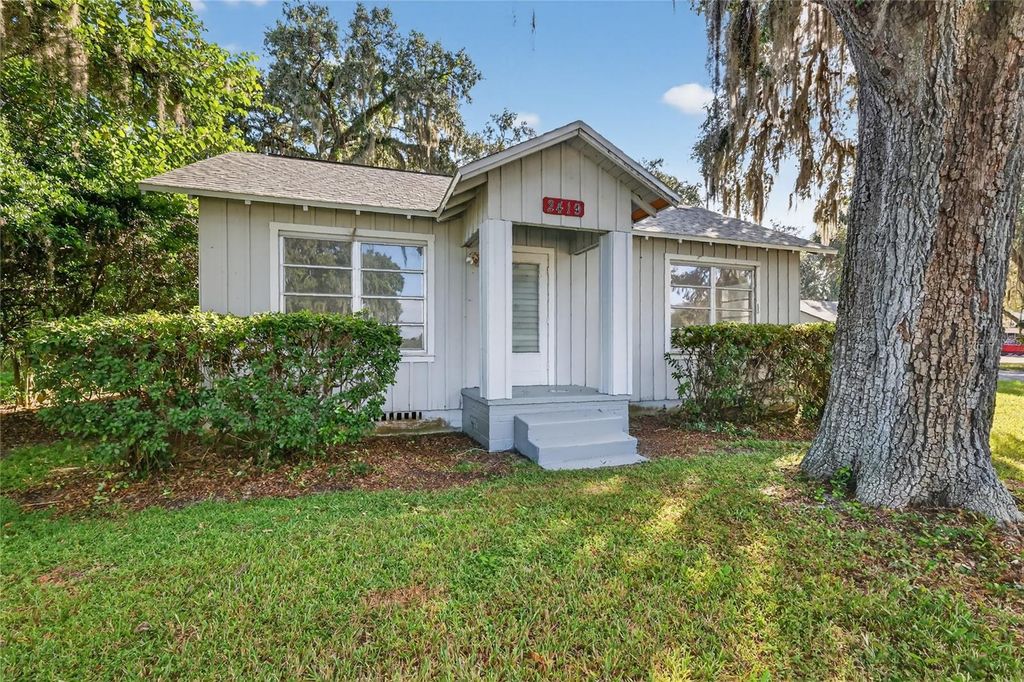 Photo of 2419 W Main Street, Leesburg, FL 34748 (MLS # G5103554)