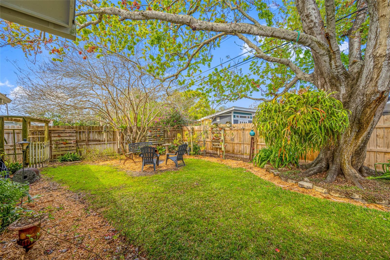 LEISURE ACRES - Residential