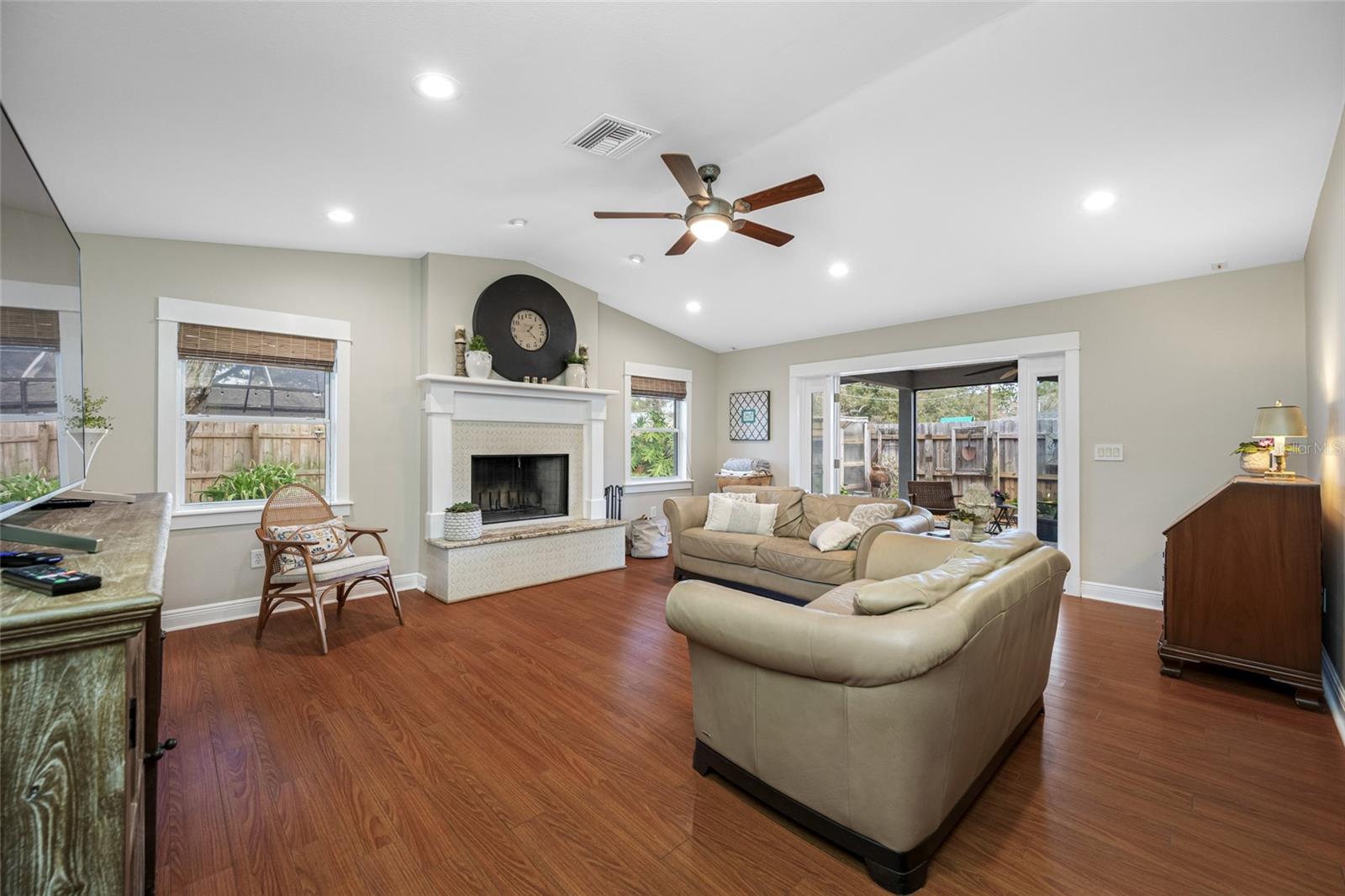 LEISURE ACRES - Residential