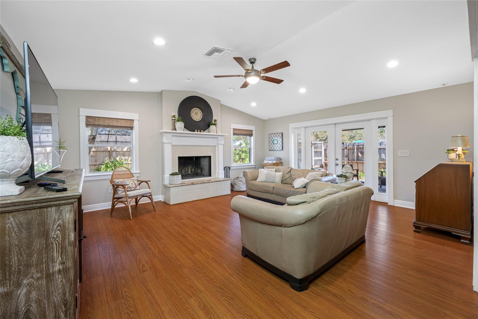 LEISURE ACRES - Residential