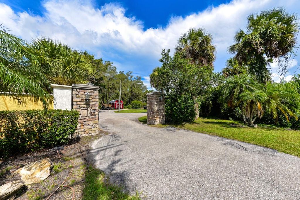 Photo of 273 S Havana Road, Venice, FL 34292 (MLS # N6140002)