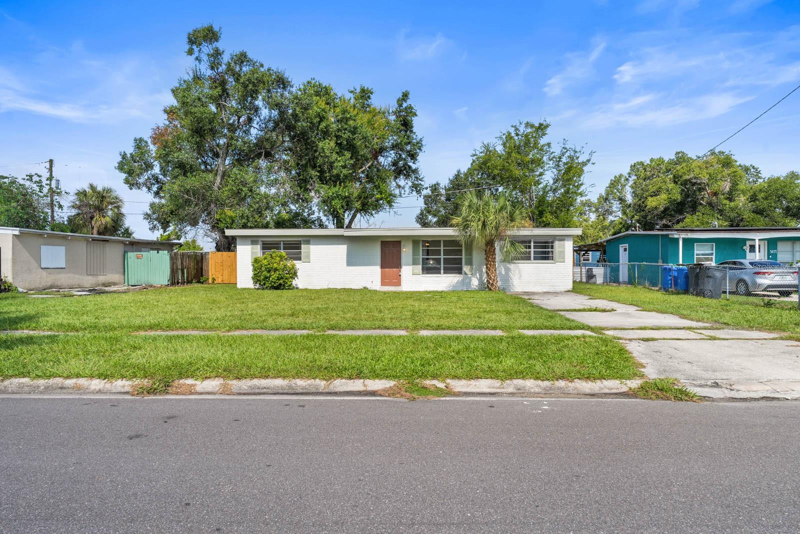 1413 LONGWOOD LOOP