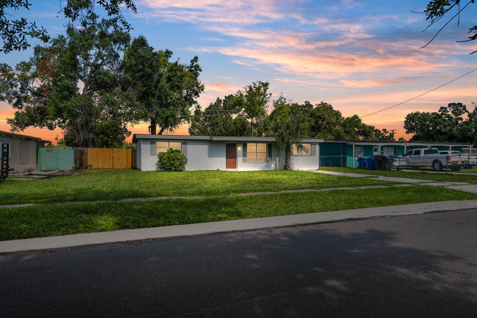 1413 LONGWOOD LOOP