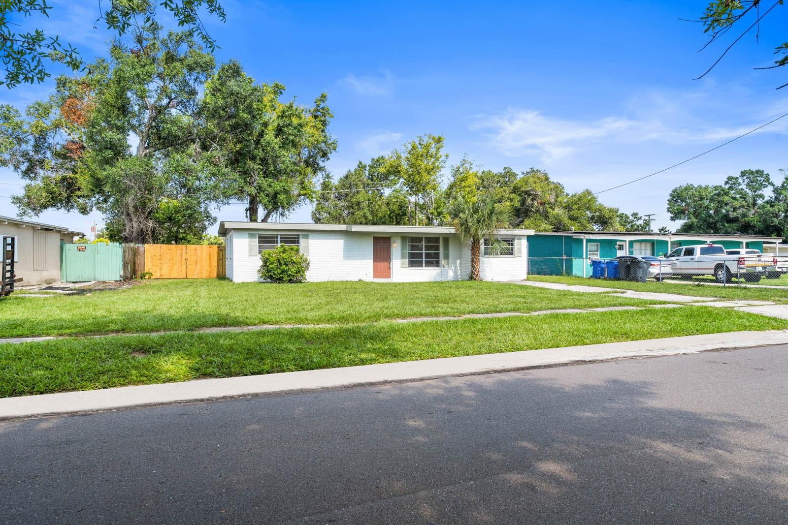 1413 LONGWOOD LOOP