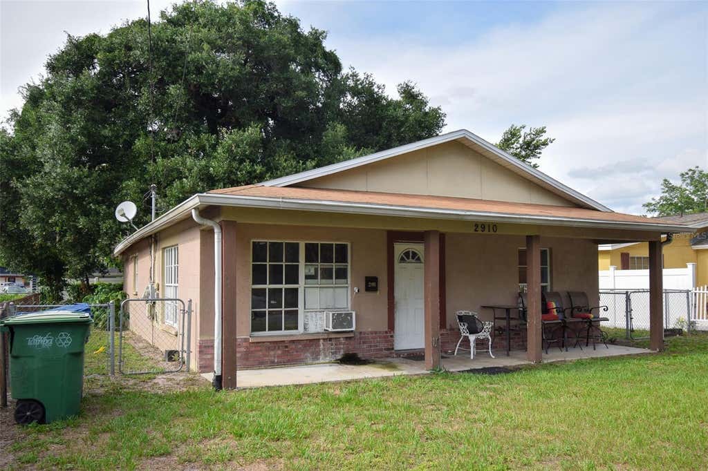 Photo of 2910 E 25th Avenue, Tampa, FL 33605 (MLS # A4699181)