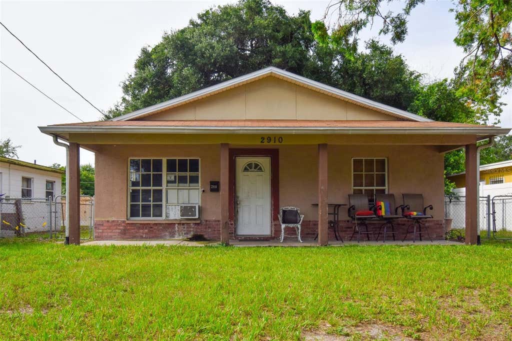 Photo of 2910 E 25th Avenue, Tampa, FL 33605 (MLS # A4699181)