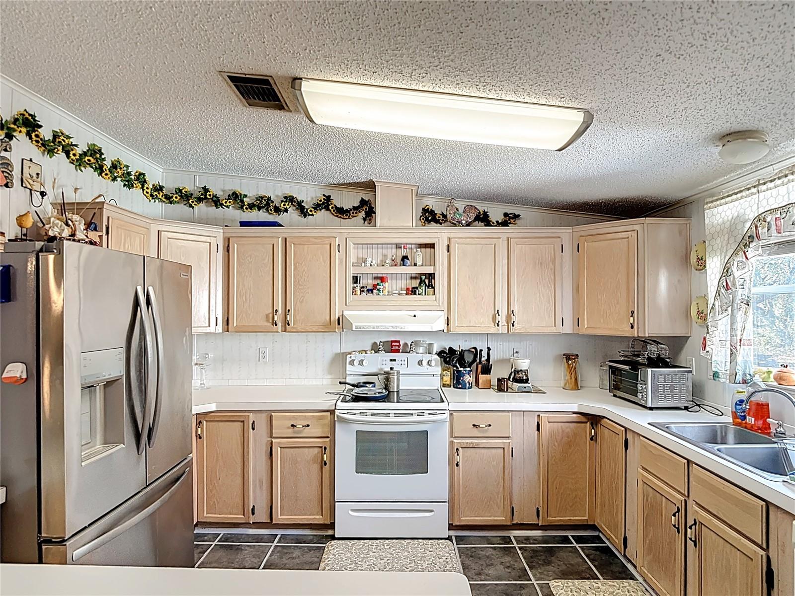 SECTION 30, TOWNSHIP 24 SOUTH, RANGE 17 EAST - Residential