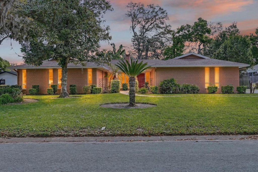 Photo of 110 N St Andrews Drive, Ormond Beach, FL 32174 (MLS # V4948267)