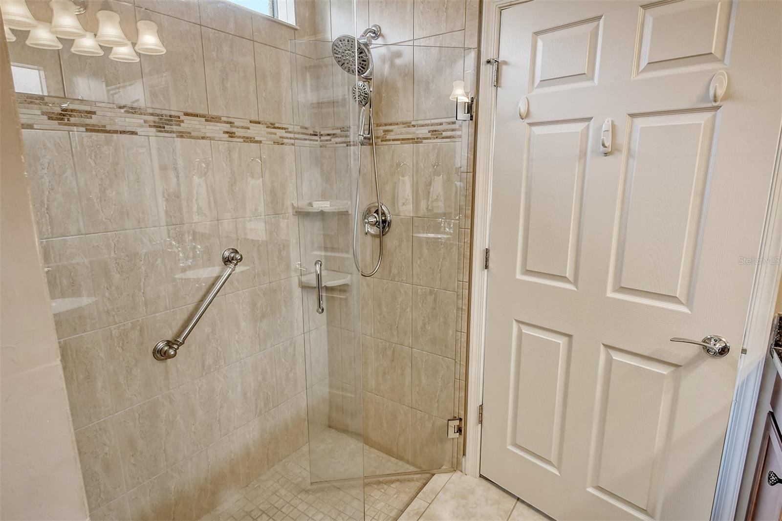 DEL WEBB PH I-B SUBPHASES D & F - Residential Lease