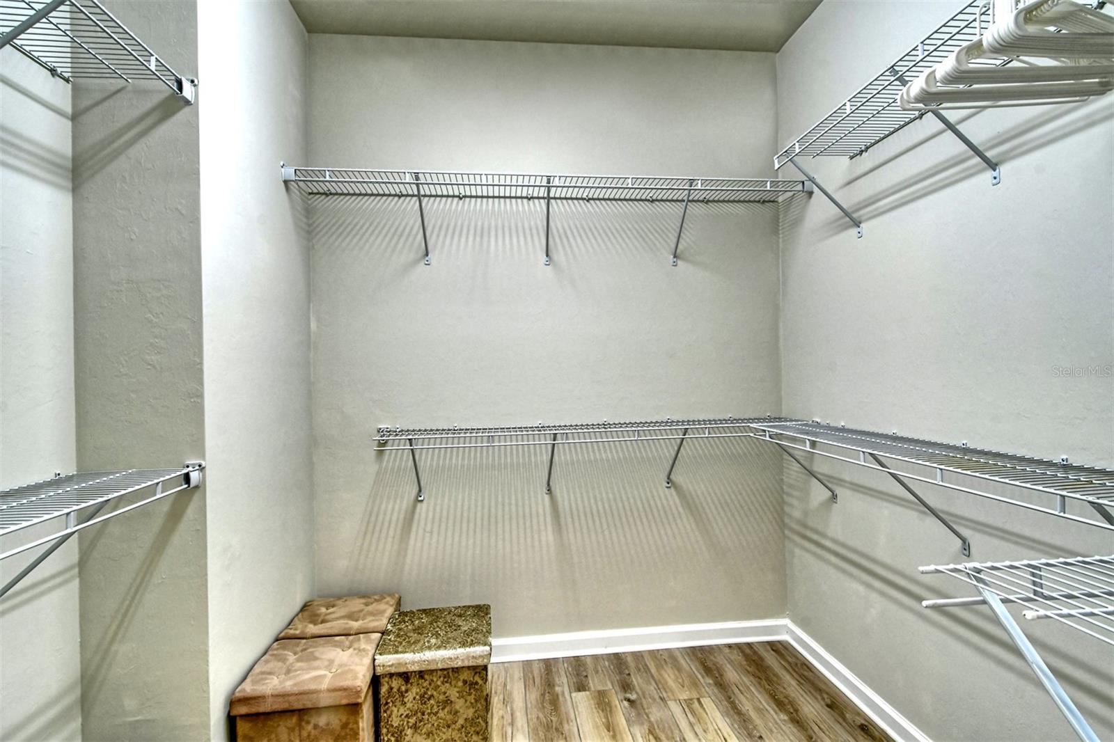 DEL WEBB PH I-B SUBPHASES D & F - Residential Lease