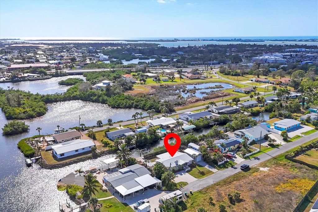 Photo of 1073 Alston Lane, Englewood, FL 34223 (MLS # N6142012)