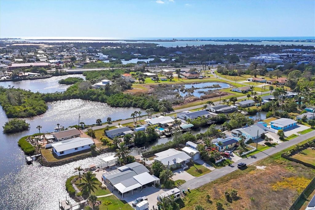 Photo of 1073 Alston Lane, Englewood, FL 34223 (MLS # N6142012)