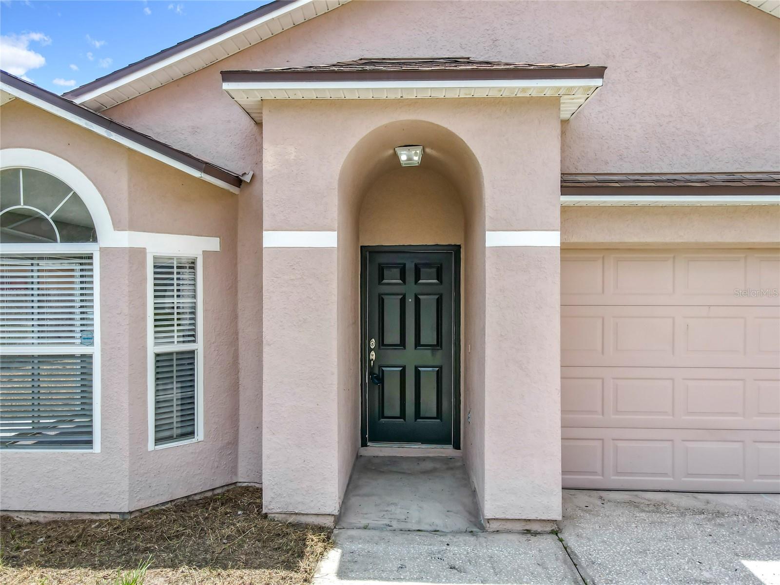 718 PALMERA STREET